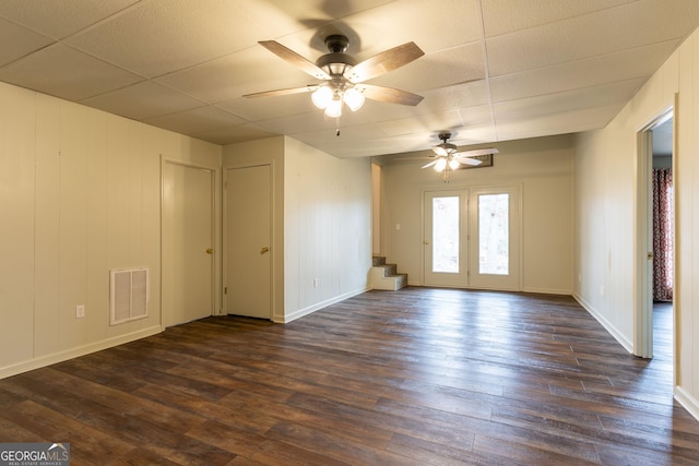 empty room with dark wood-type flooring and ceiling fan