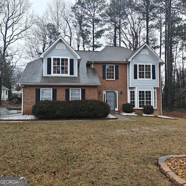 view of front facade with a front lawn