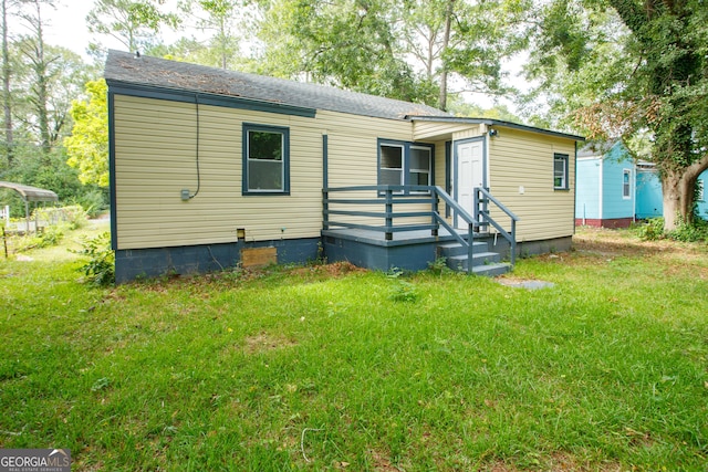 view of front facade featuring a front yard