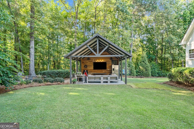 view of yard with a patio