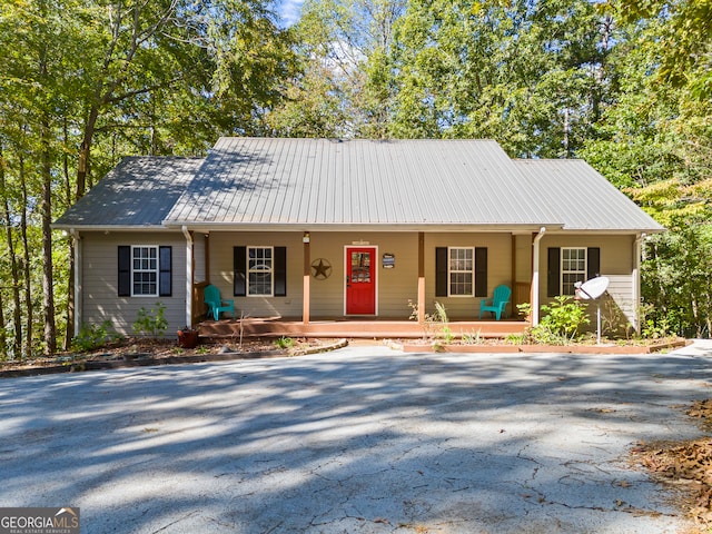 view of front of property featuring covered porch