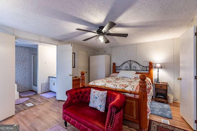 bedroom featuring ceiling fan, a textured ceiling, and light wood-type flooring