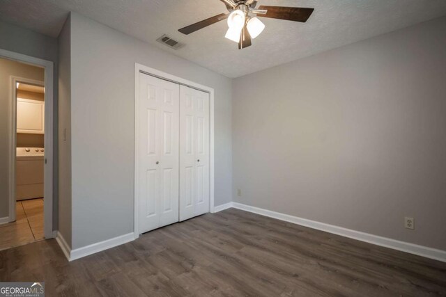 100 Downing Way Unit E, Athens, GA 30606 - unfurnished bedroom featuring dark hardwood / wood-style floors, washer / dryer, ceiling fan, a textured ceiling, and a closet