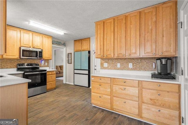 kitchen with dark wood-type flooring, backsplash, stainless steel appliances, a textured ceiling, and light brown cabinets