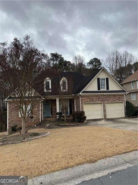 view of front of house with a garage and a front yard