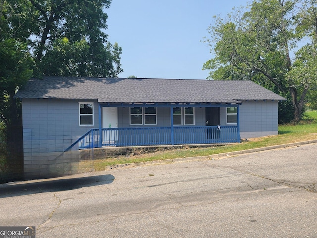 single story home with covered porch