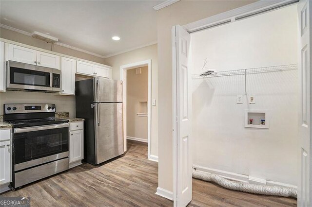 1146 Canal St, Decatur, GA 30032 - kitchen featuring stainless steel appliances, white cabinetry, light wood-type flooring, and crown molding
