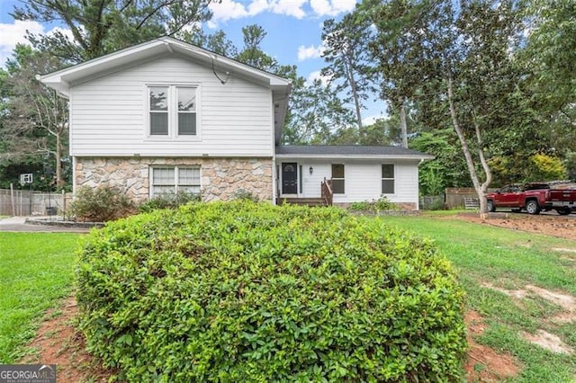 tri-level home with a front lawn