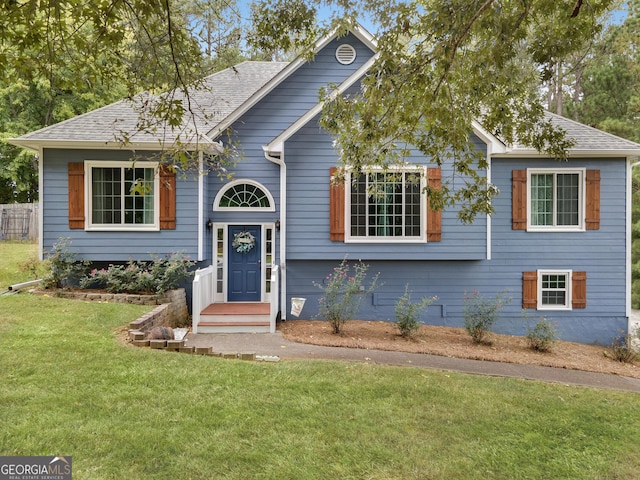 split foyer home with a front yard