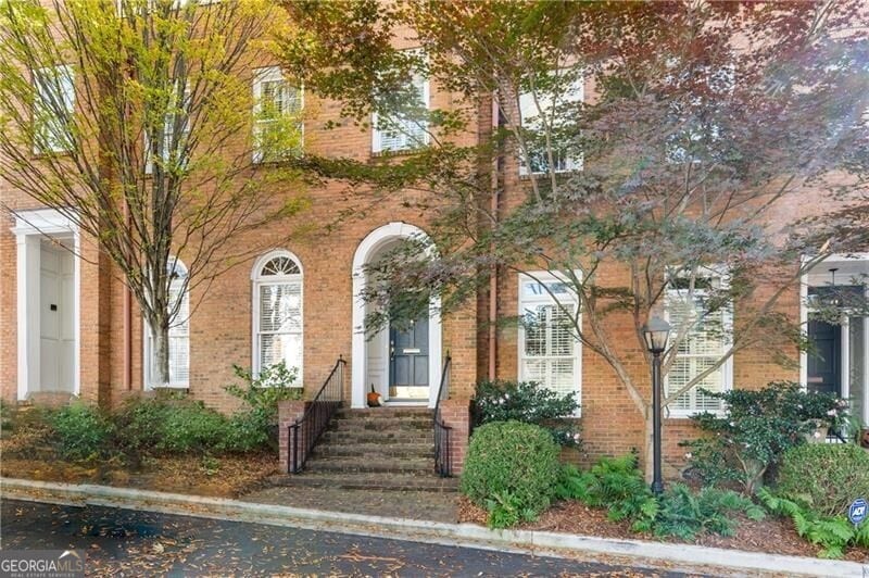 view of front facade with brick siding