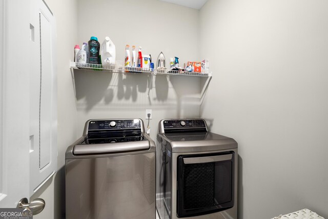 laundry room with washing machine and dryer