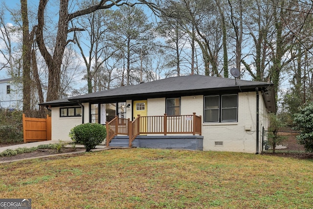 view of front facade featuring a front lawn