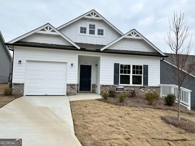 craftsman-style house with a garage and a front lawn