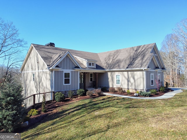 view of front facade with a front yard