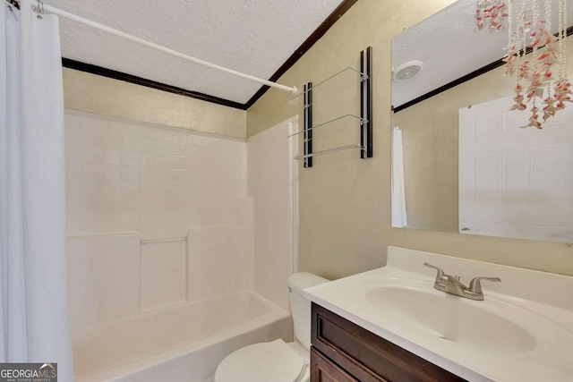 full bathroom featuring shower / tub combo with curtain, vanity, toilet, crown molding, and a textured ceiling