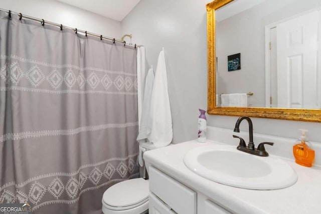 bathroom with a shower with curtain, vanity, and toilet