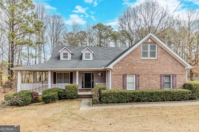 view of front of property featuring a front yard and covered porch