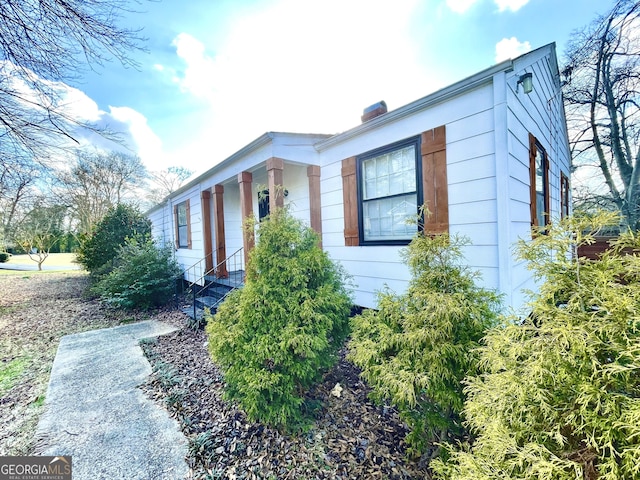 view of front of property with entry steps