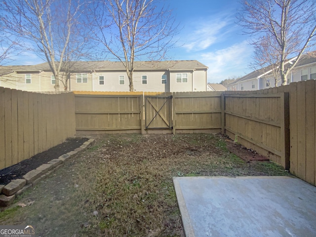 view of yard featuring a patio