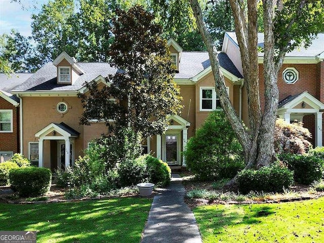 view of front of house with a front yard