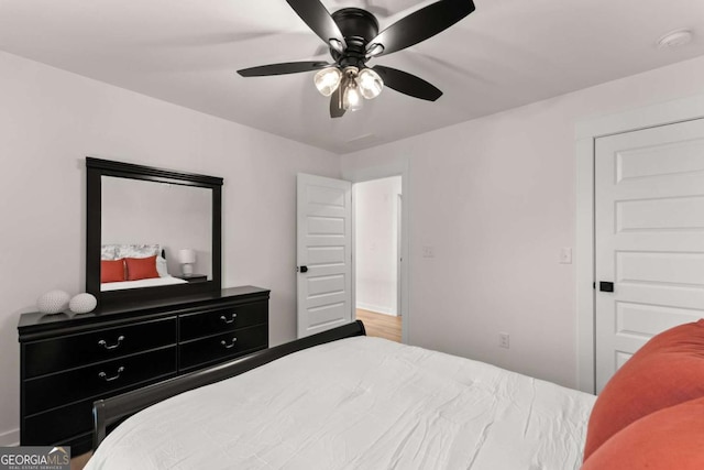 bedroom with ceiling fan