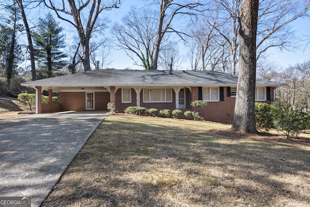 single story home featuring a carport and a front lawn