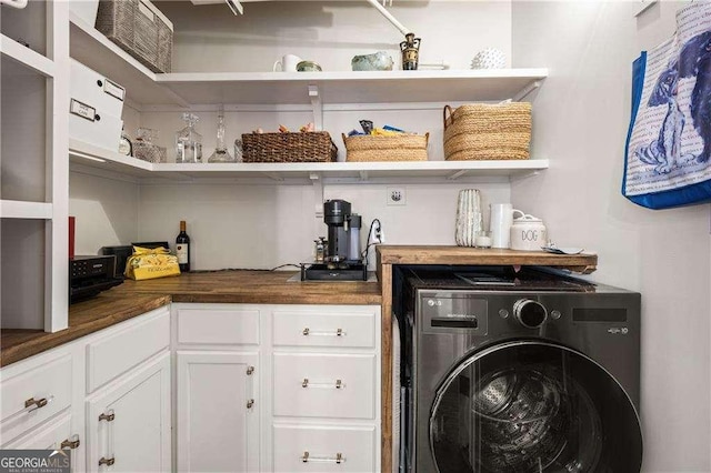 laundry area with washer / clothes dryer