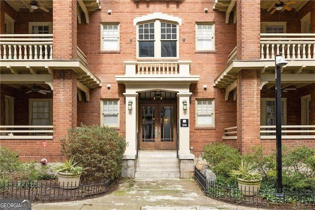 entrance to property with ceiling fan