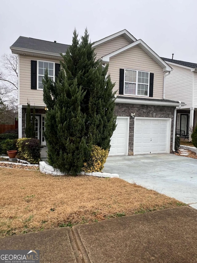 view of front property featuring a garage