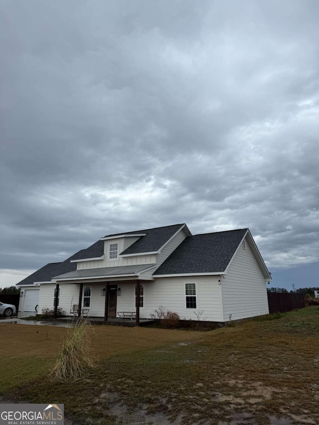 view of front facade with a porch, a garage, and a front yard