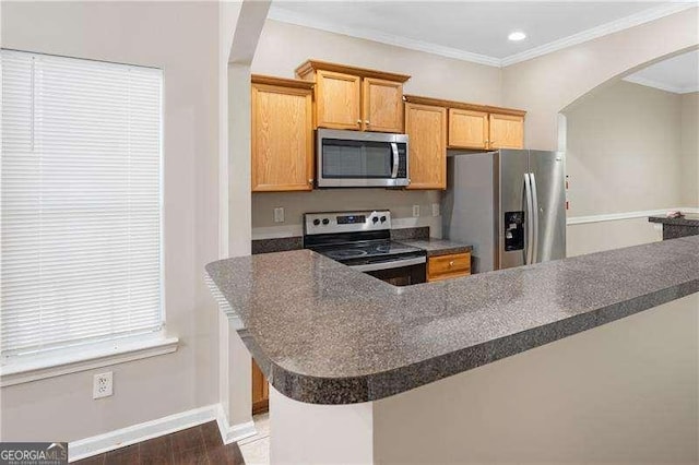 kitchen featuring crown molding, a breakfast bar, appliances with stainless steel finishes, dark hardwood / wood-style floors, and kitchen peninsula