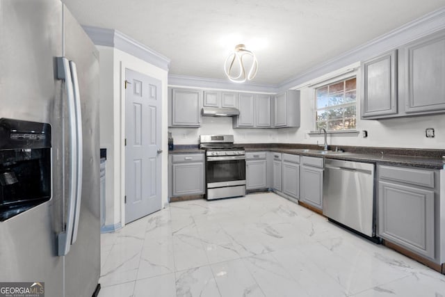 kitchen featuring crown molding, appliances with stainless steel finishes, sink, and gray cabinetry