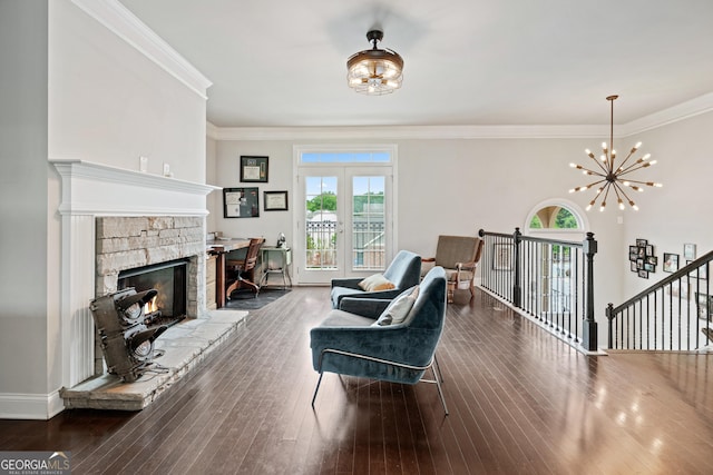 living area with dark wood-style floors, plenty of natural light, a fireplace, and crown molding