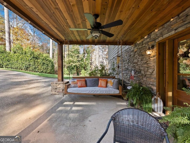 view of patio featuring ceiling fan and a jacuzzi