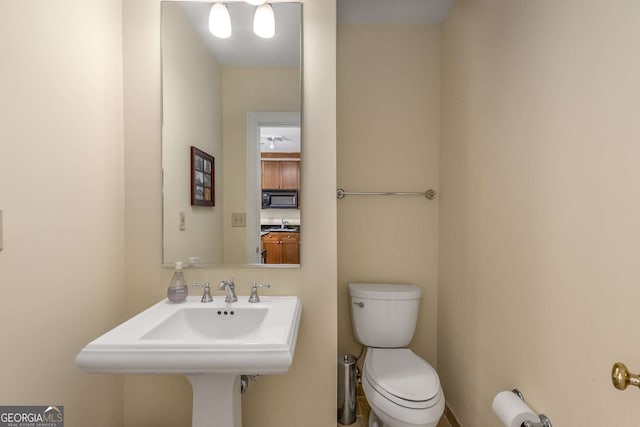 bathroom featuring toilet and sink