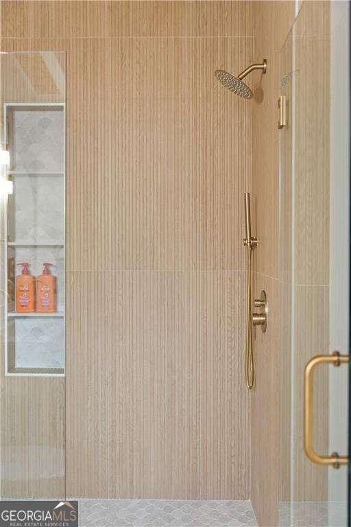 room details featuring walk in shower