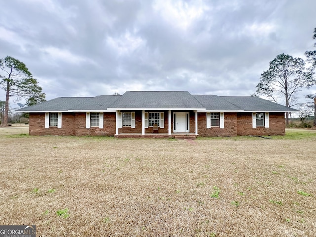 single story home featuring a porch and a front yard