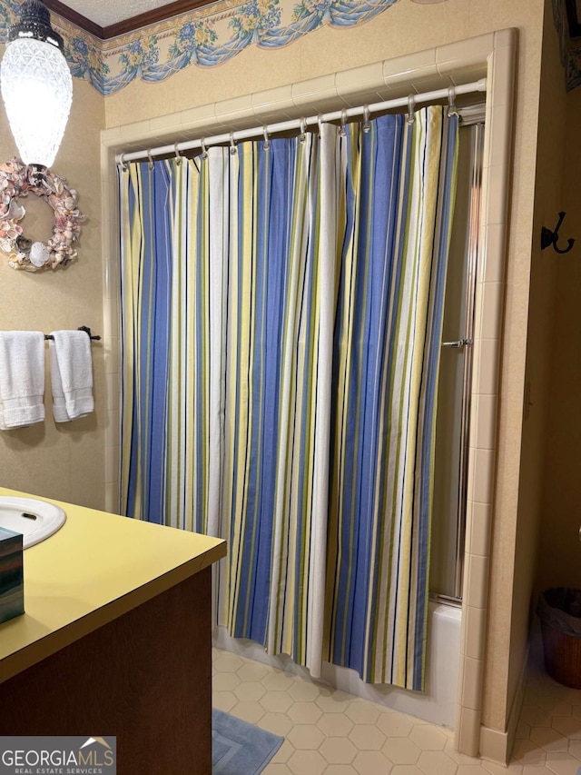 5686 Golden Isle W, Baxley, GA 31513 - full bathroom with washtub / shower combination and vanity