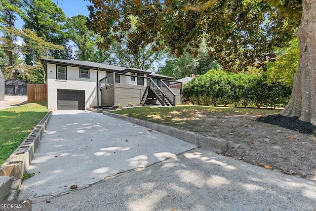 view of front facade featuring a garage