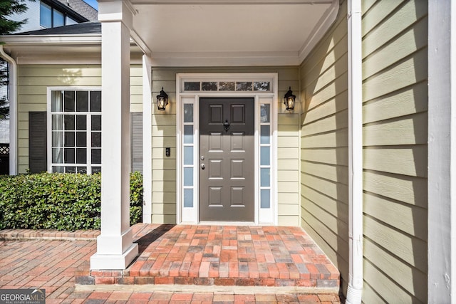 property entrance featuring a porch