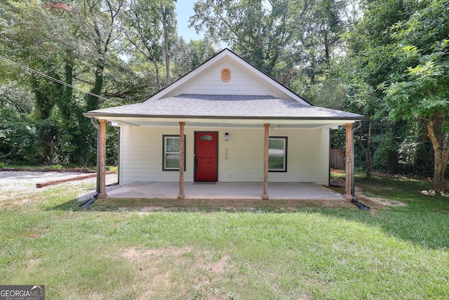 view of front of property featuring a front lawn and covered porch