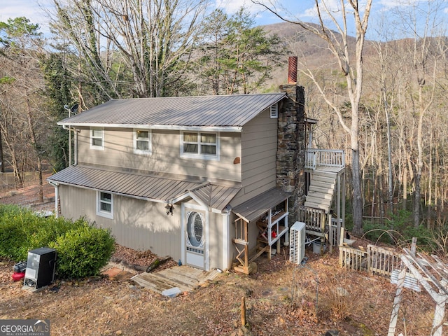 view of front facade featuring a mountain view