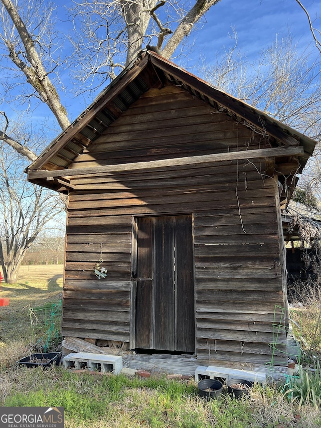 view of outbuilding