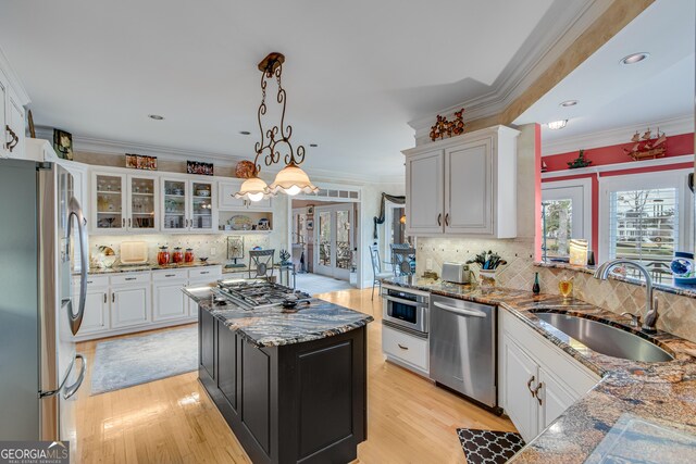 6780 Lawson Cir, Gainesville, GA 30506 - kitchen featuring a sink, decorative backsplash, stainless steel appliances, white cabinets, and ornamental molding
