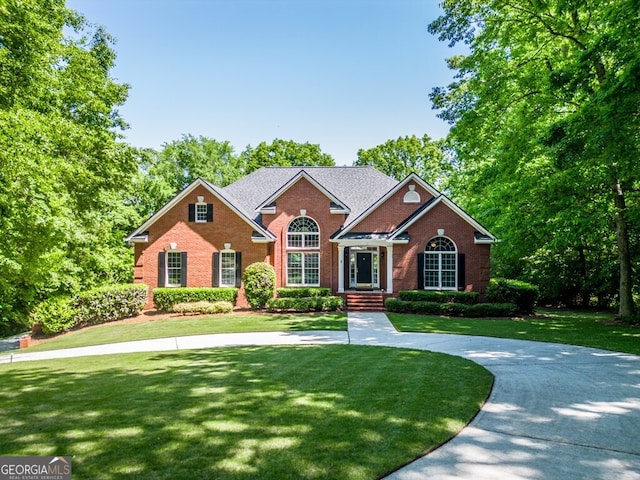 view of front of house with a front yard