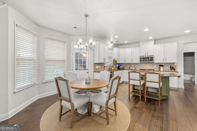 dining room with visible vents, baseboards, dark wood-style flooring, a notable chandelier, and recessed lighting