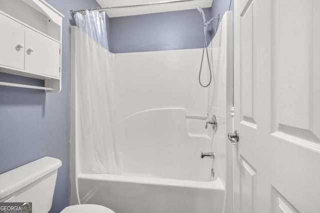 full bath with toilet and shower / bath combination with curtain