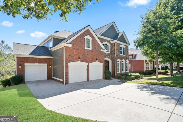 front of property featuring a front lawn