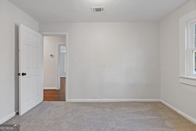 unfurnished room featuring carpet flooring