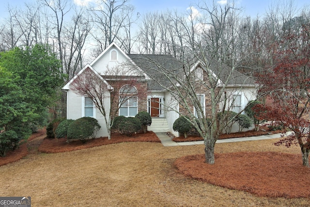 view of front facade featuring a front yard